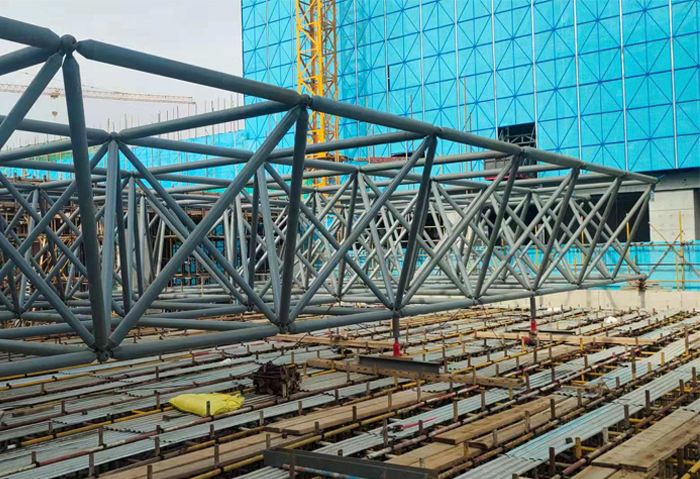 黄冈济南高铁东总部基地2号楼网架